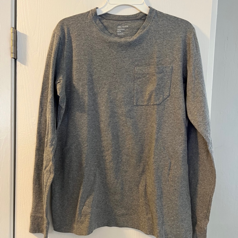 Arc'teryx Long Sleeve Gray Pocket Tee - Medium